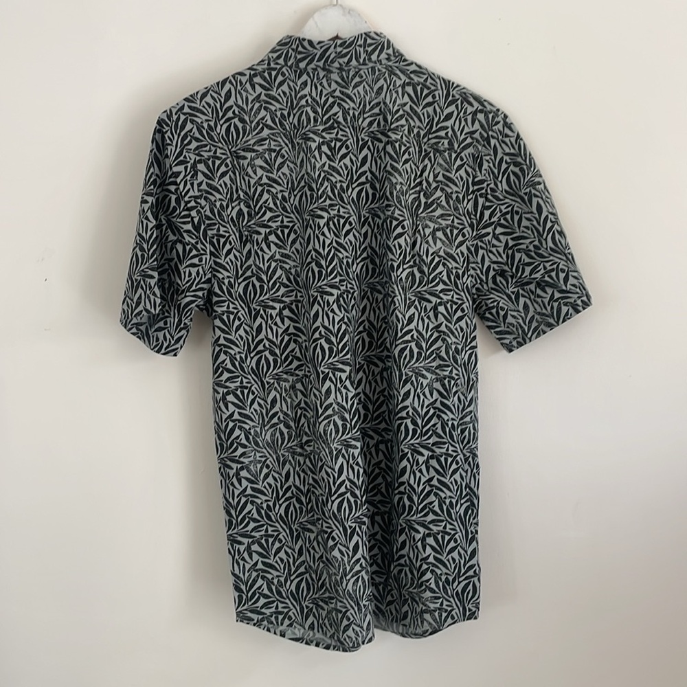 Volcom Button Up Shirt Size Medium Classic Fit. - image 4